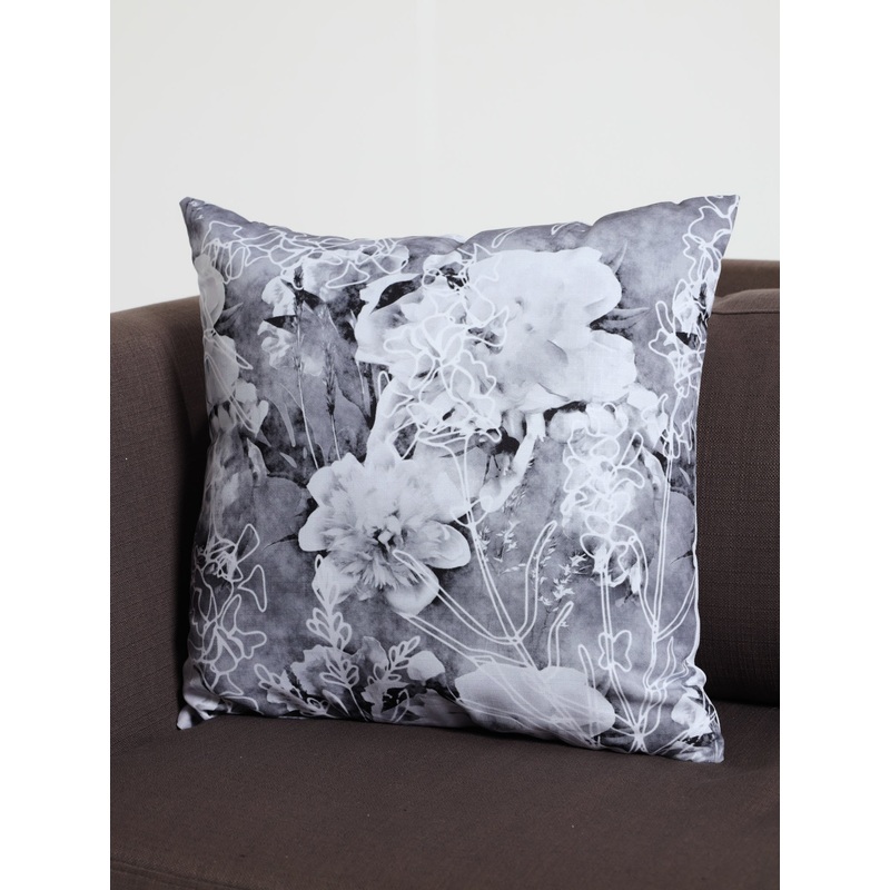 Rose Grayscale Scatter