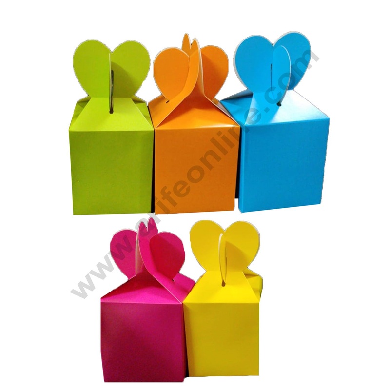 Cake Decor Small Cardboard Paper Candy Boxes Chocolate Gift Sweet box Dry Fruits Square Plain with Heart (Pack of 6pcs)