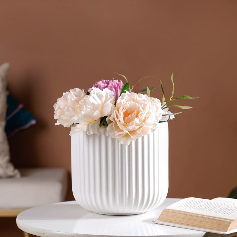 Oat White Ribbed Flower Pot