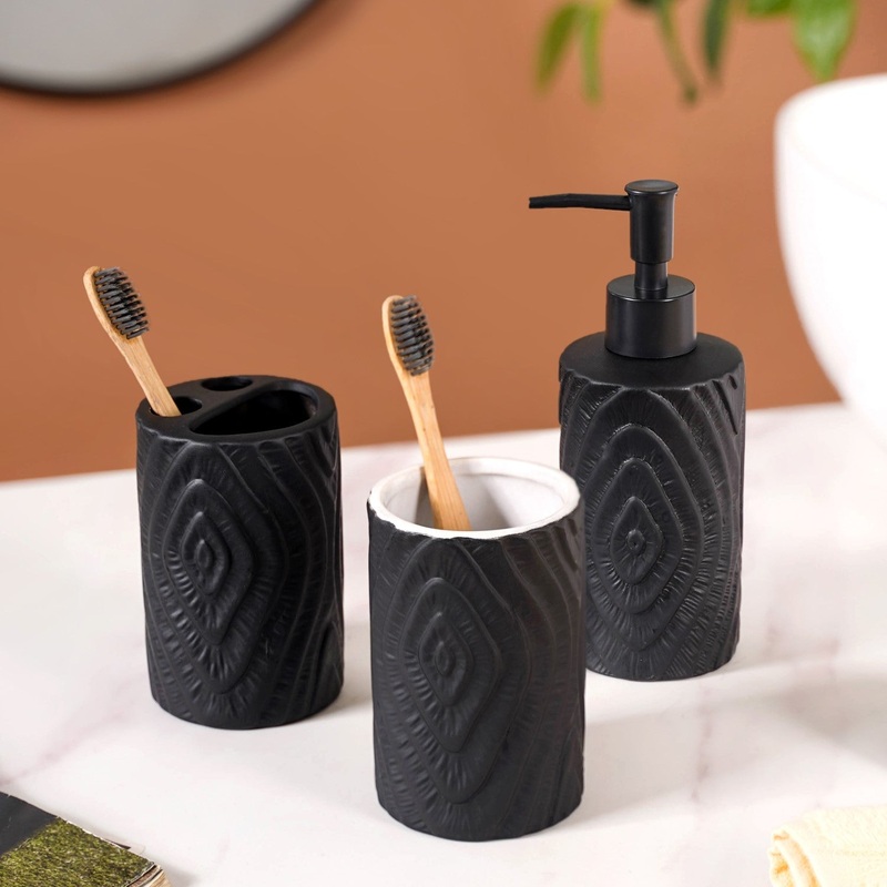 Matte Concentric Texture Design Bath Set Of 3 Black
