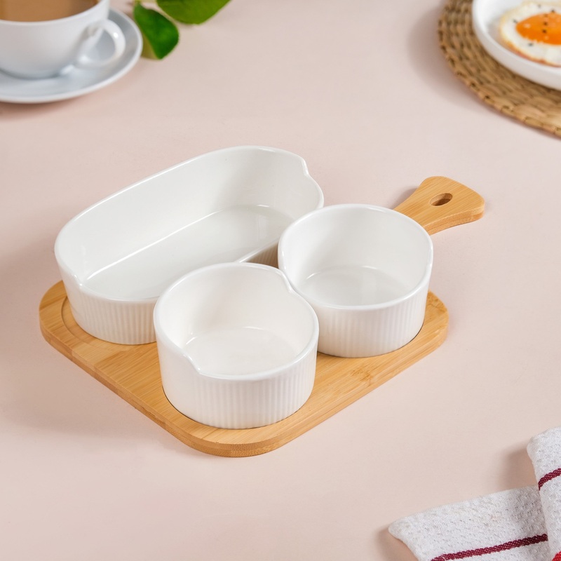 Set Of 3 Ceramic Bowls And Oval Plate With Tray