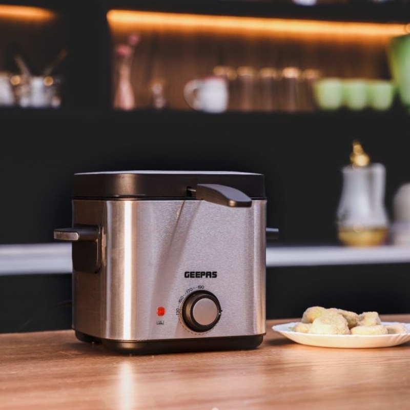 Geepas Deep Fryer with Viewing Window 900W - Adjustable Temperature Control Non Stick Basket with Removable Lid Permanent Filter, Cool Handle | Enjoy fried chicken, French Fries | 2 Years Warranty