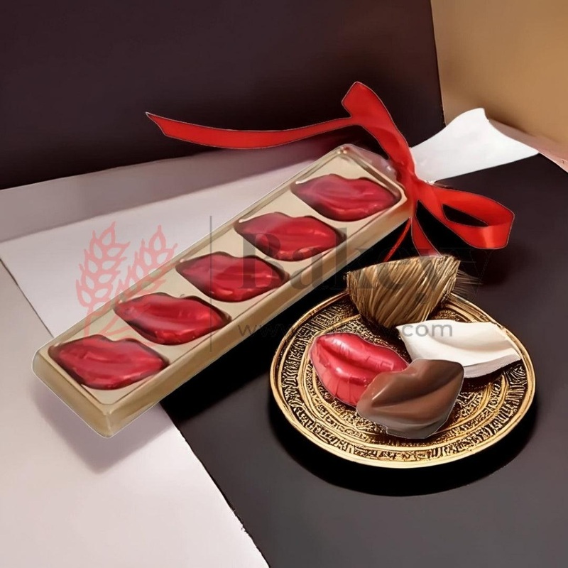 5 Cavity Lip-Shaped Chocolate Box with Transparent Lid  Gold (Pack of 10)