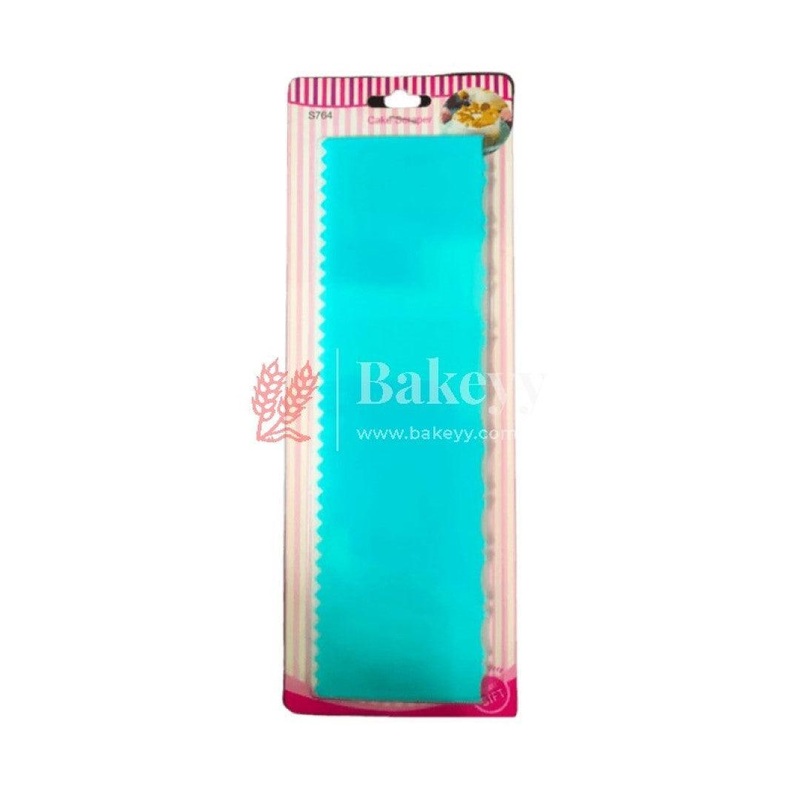 Scalloped Edge Cake Scraper  Creates soft, wavy patterns for a decorative touch| 1 Piece